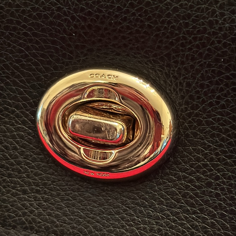 Coach classic black purse w/ optional unused shoulder strap; w/dust cloth (OLCC) - Picture 7 of 16